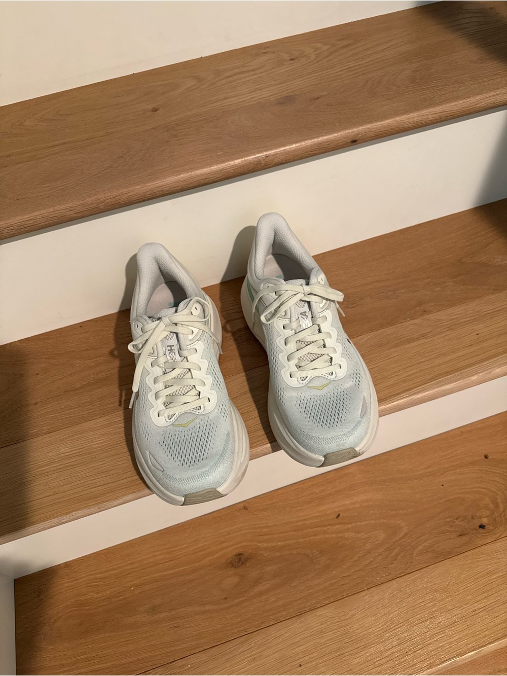Hoka Bondi Like New - size 9 - Picture 4 of 5